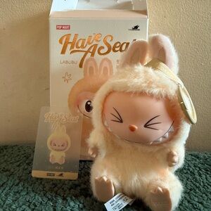 ✨SALE✨Sisi, Pop Mart Labubu “Have a Seat” Plush Pendant